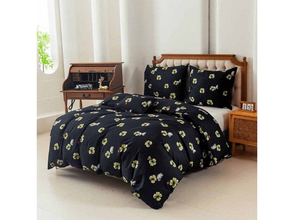 Elegantní povlečení z mikrovlákna FOUR LEAF CLOVER černé s motivem čtyřlístků