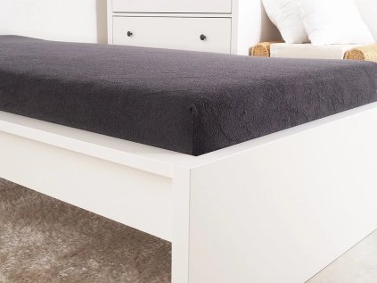 Antracitové froté prostěradlo EXCLUSIVE 60x120 cm – měkké a pohodlné pro dětskou postýlku