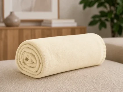 Fleecová deka FLEORA krémová z měkkého a příjemného materiálu