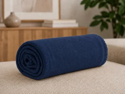 Fleecová deka FLEORA tmavě modrá z měkkého a příjemného materiálu