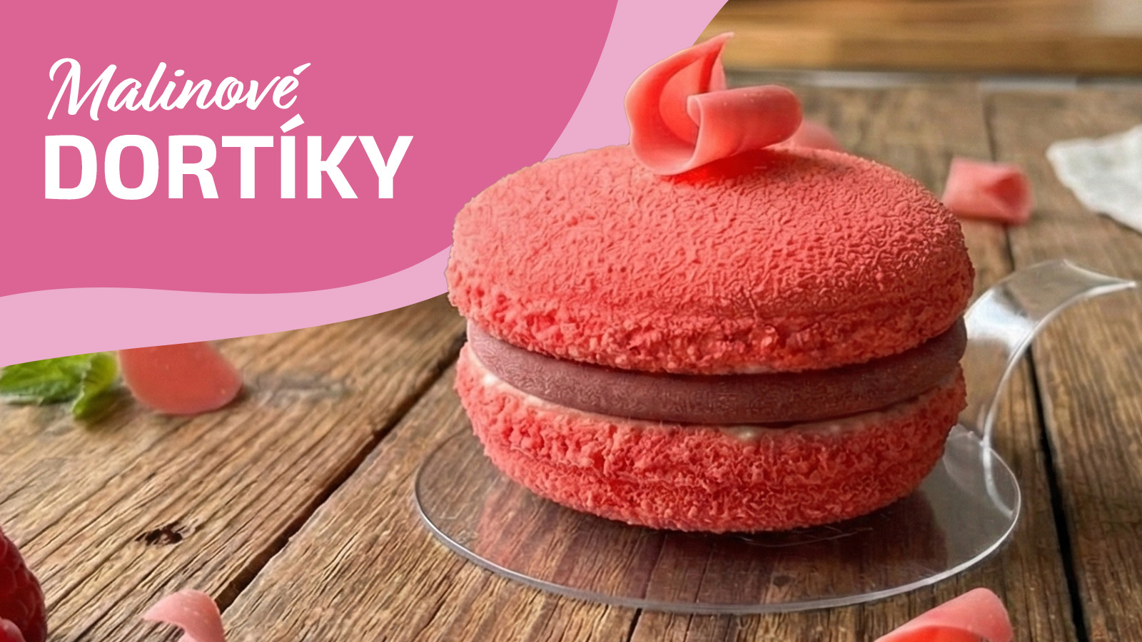 Valentýnské malinové makronkové dortíky