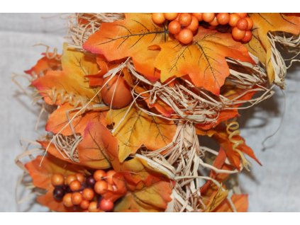 Proutěný věnec s podzimním listím a přírodním lýkem, průměr 20–35 cm