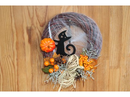 Halloweenský proutěný věnec s, pavouky a dýněmi – stylová dekorace na dveře i do interiéru