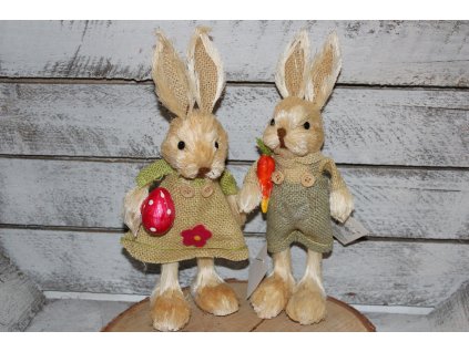 Zajíček a zaječice z umělé trávy