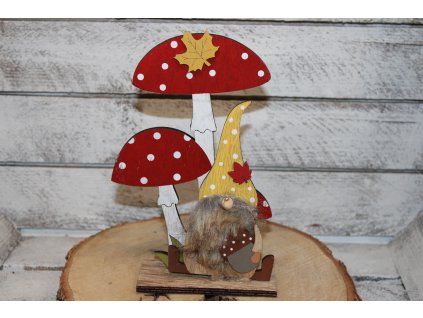 Dvě houby se skřítkem