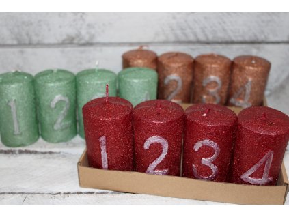 Ručně vyráběné adventní svíčky s čísly 1–4