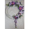 Ručně vyráběný věnec s umělými květy kosmatce – fialový