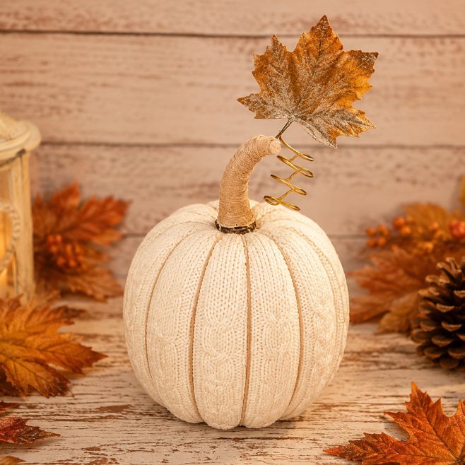 🧶🎃 NOVINKA, která vás zahřeje už na pohled! Dorazily k nám nádherné dýně ve svetru a za mě jsou naprosto kouzelné. 🤎...