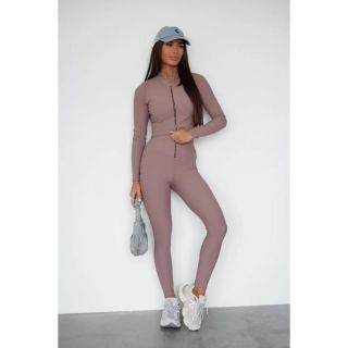 Súprava DUVE 💕✈️🚘❤️ Zabudnite na kompromisy medzi pohodlím a štýlom. Súprava DUVE je stelesnením moderného athleisure...