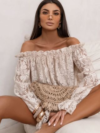 🫦🛍️👇 https://www.lmode.sk/spanielska-bluzka-mia-s-cipkou/ Španielska blúzka MIA s čipkou Blúzka MIA je elegantnou voľbou...