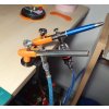Držák airbrush pistolí