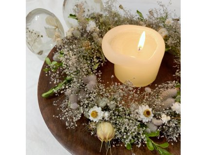 jarní přírodní věnec gypsofila