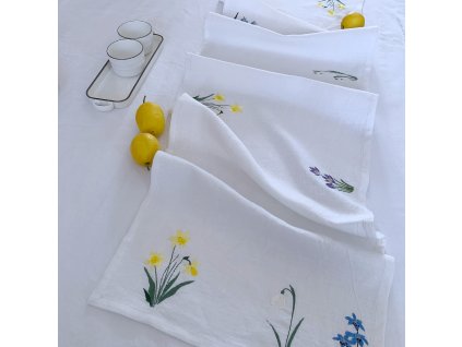 vyšívaný lněný běhoun