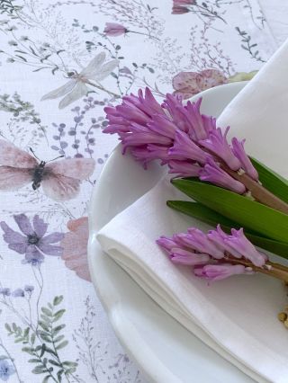 ✨DETAILY TVOŘÍ CELEK✨ A právě detaily tohoto 🦋něžného & křehkého🦋vzoru vytváří půvab celého lněného běhounu. A tento...