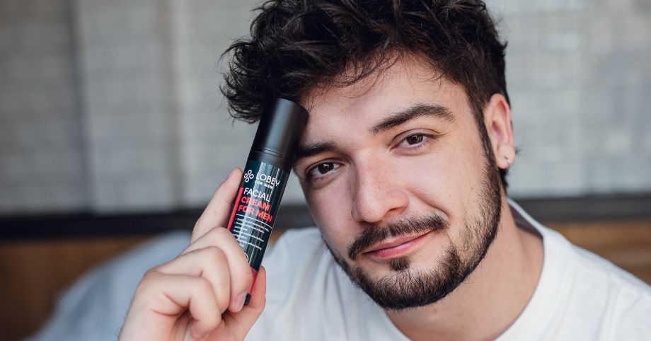 Tuhle chybu dělají muži při mytí obličeje skoro každý den. Jak jste na tom vy?