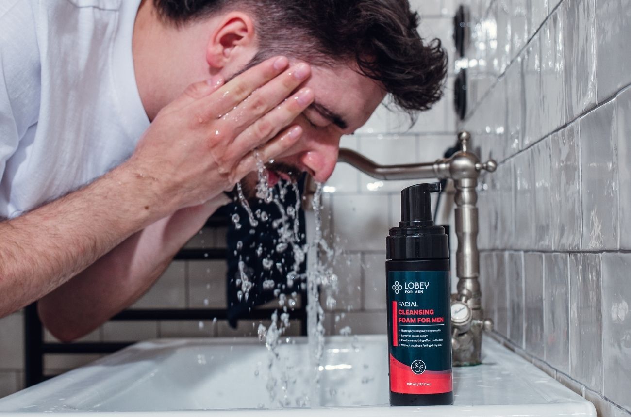 Hydratace pleti u můžu_ šupinky, pnutí, podrážděný obličej