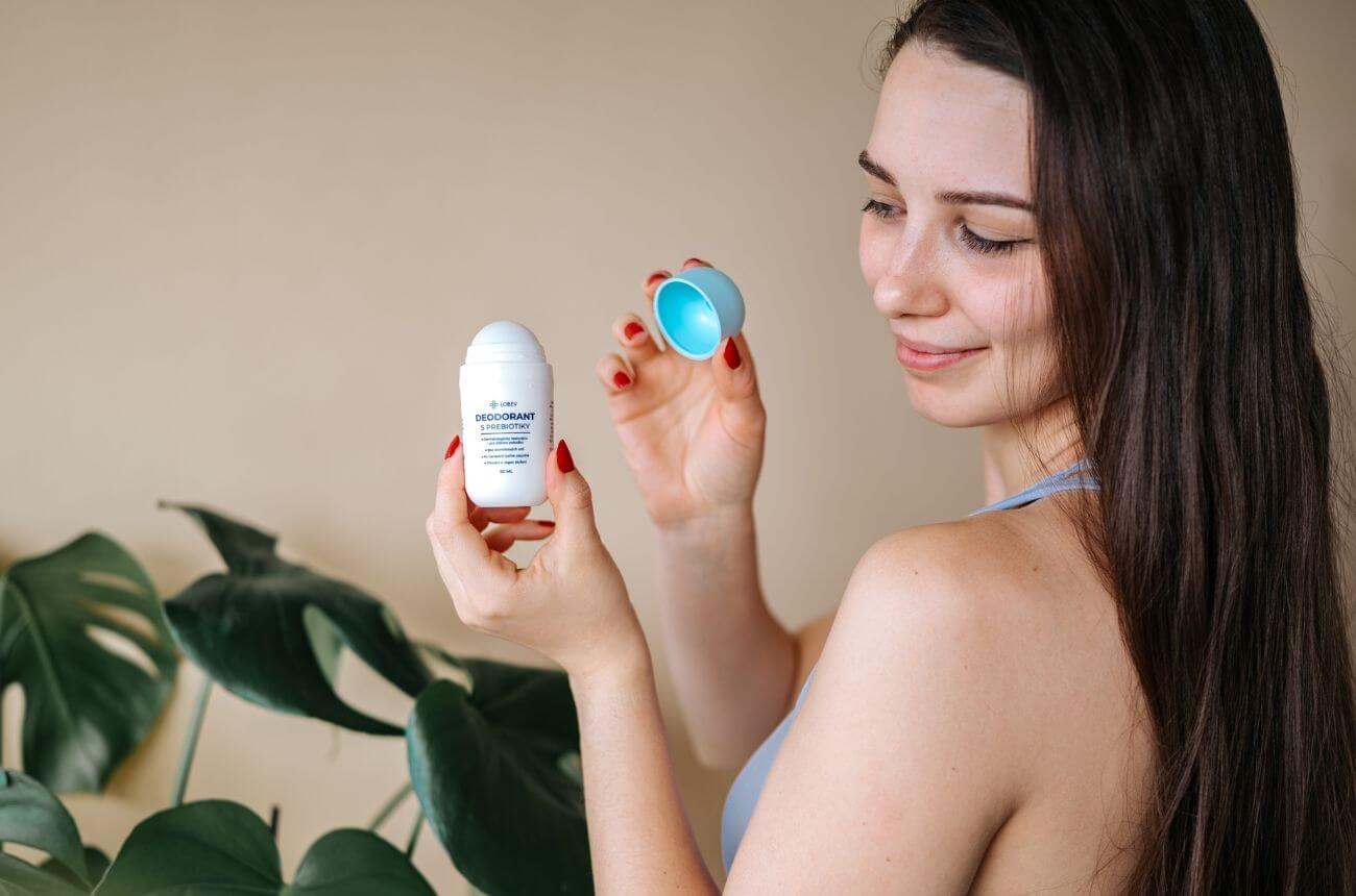 Antiperspirant, nebo deodorant