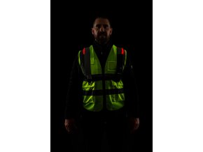 WorkerwithEquiRayHDvest front