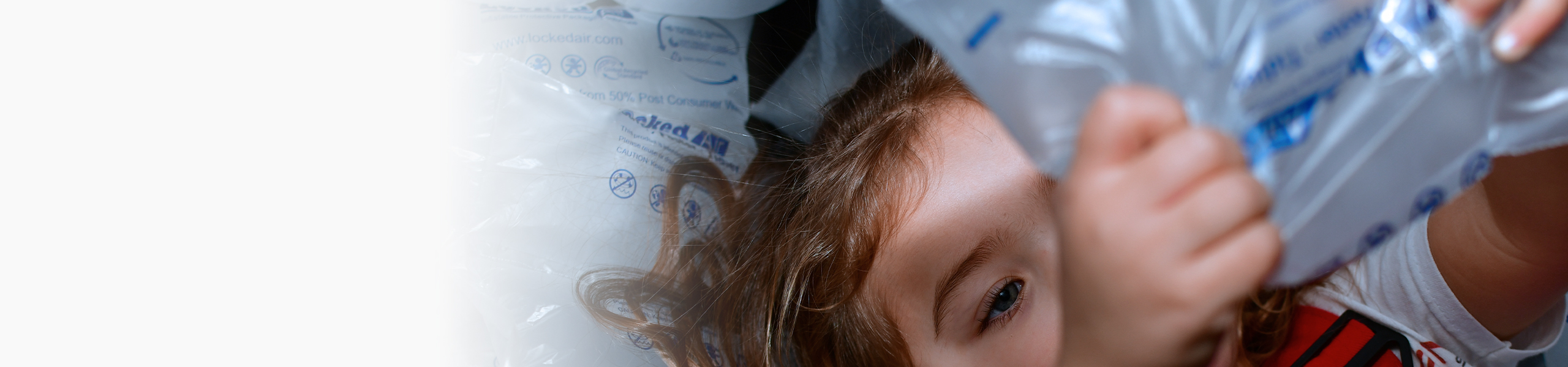 Vzduchové polštářky LockedAir, které drží dítě