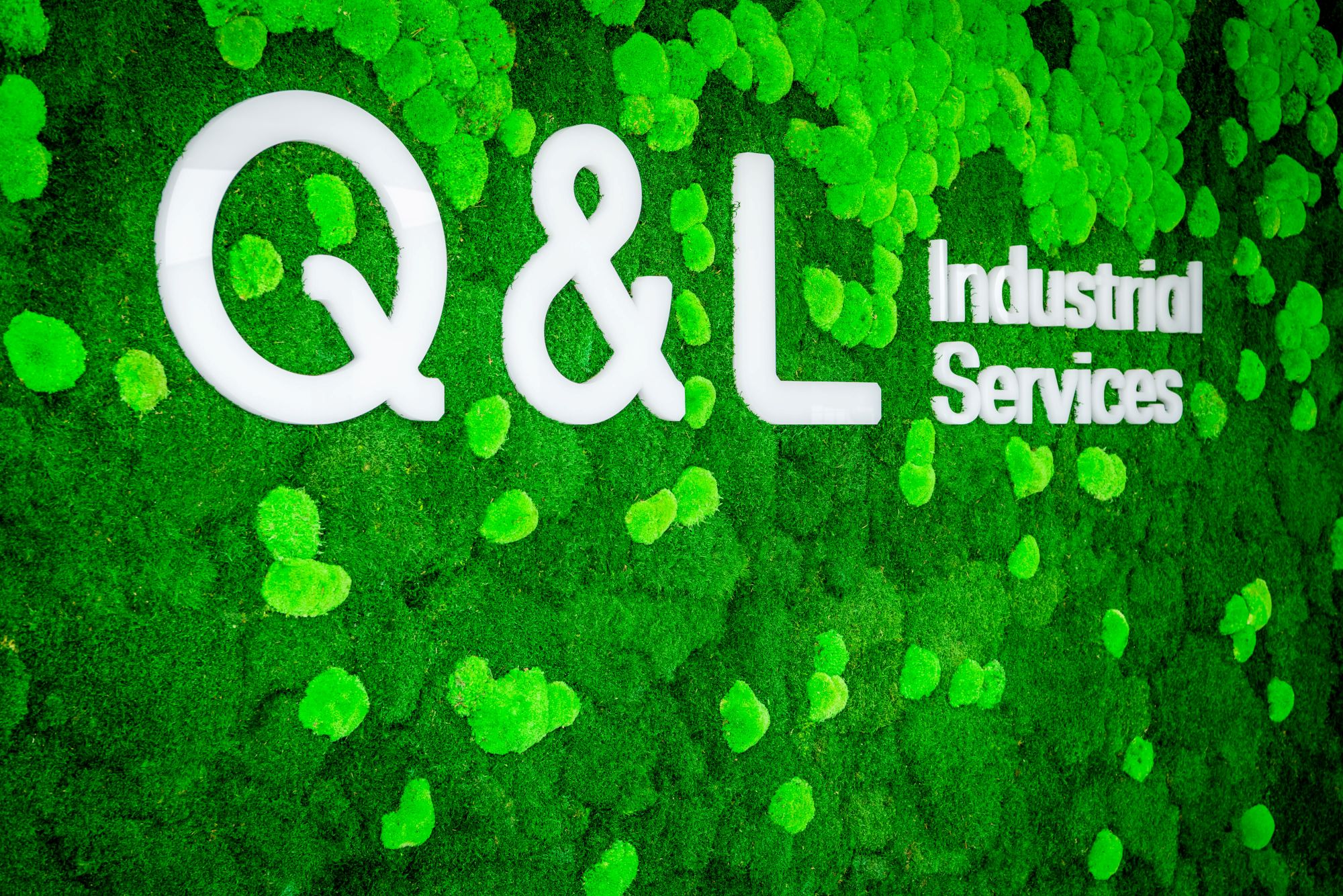 Q&L Industries - šatníkové skrine s krátkymi dverami