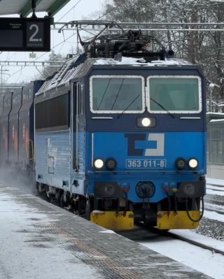 Místo u okna Mířím po delší době z pražských Klánovic vlakem na Masaryčku. Dobíhám vlak kolem jedenácté dopoledne. Ve...
