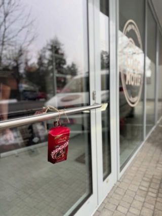 LINDT ZPOŽDĚNKA 😃 V pátek večer přijde objednávka s prosbou, že ji potřebují už v sobotu. Zákazník náš pán. A tak v sobotu...