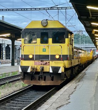 Locomotif - pět let chlapem. Začalo to nevinně. Železnice. Výtopny. Muzea. Pára, koleje, kdo co opravuje a co kde jezdí....