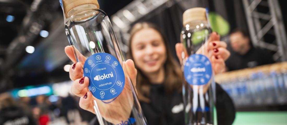 Limitovaná edice skleněné láhve LOKNI pro účastníky Money Maker 2025