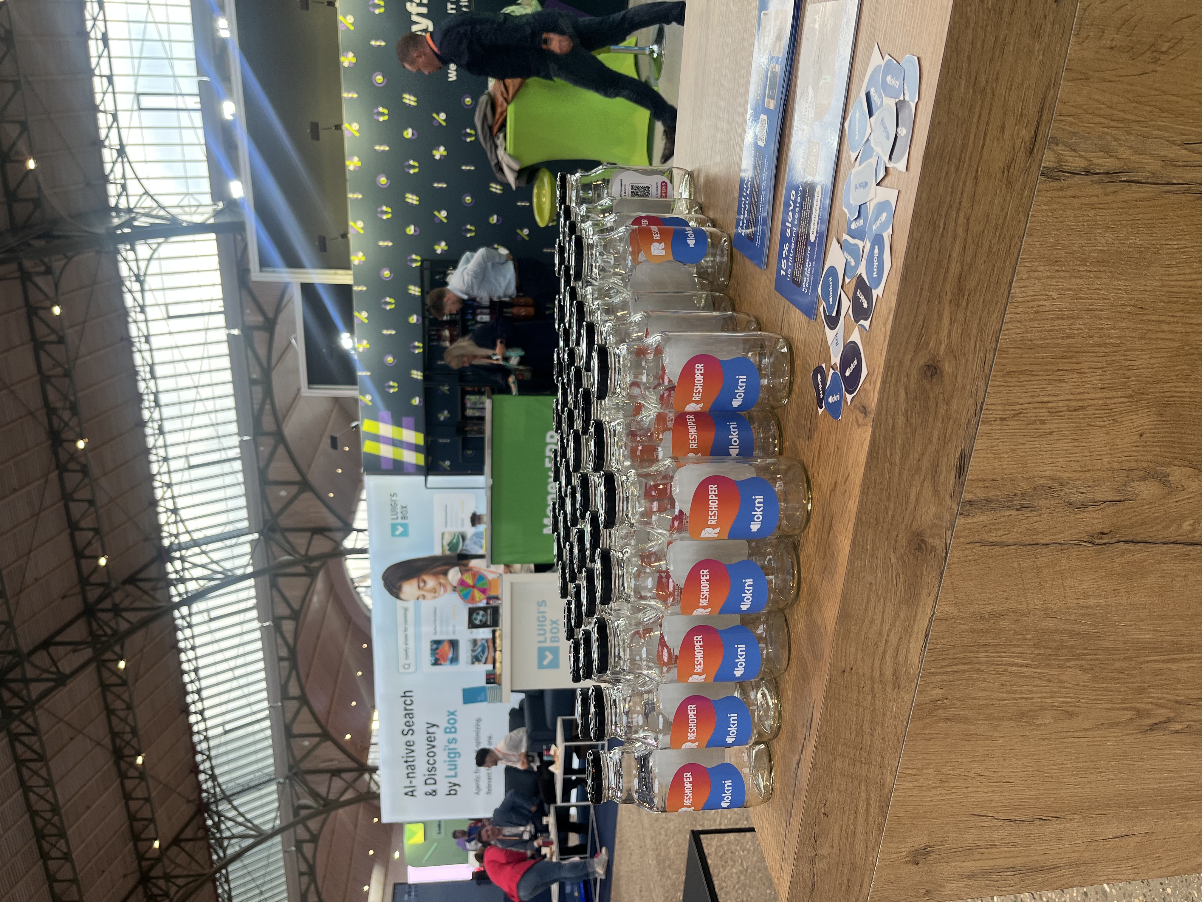 LOKNI jako drink partner konference Reshoper 2026