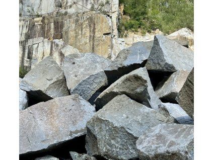 Lomový kámen netříděný 1000–3000 kg pro masivní opěrné konstrukce