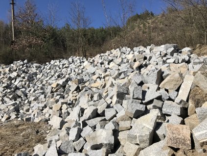 Lomový kámen rigolový