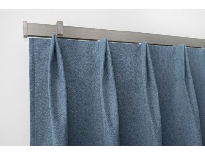 ZAOKA - Londee - Zatemňovací závěs s šitými uzavřenými sklady - detail šitých skladů - garnýž LUXOR - blackout - 100% zastínění - modrý 1034