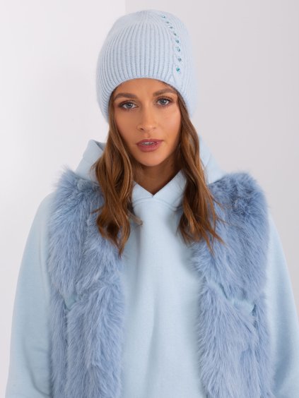 Světle modrá čepice s aplikací