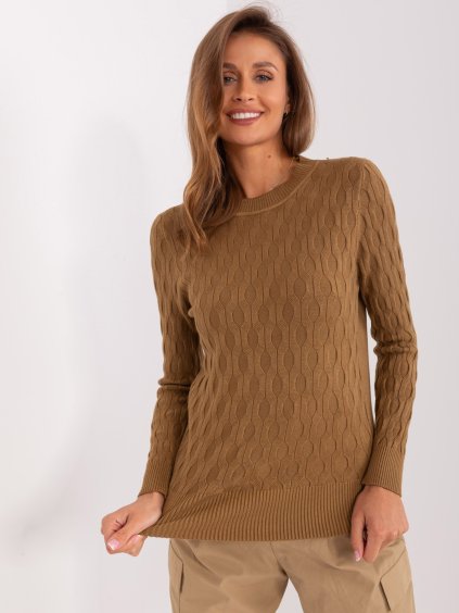 Hnědý svetr se vzory