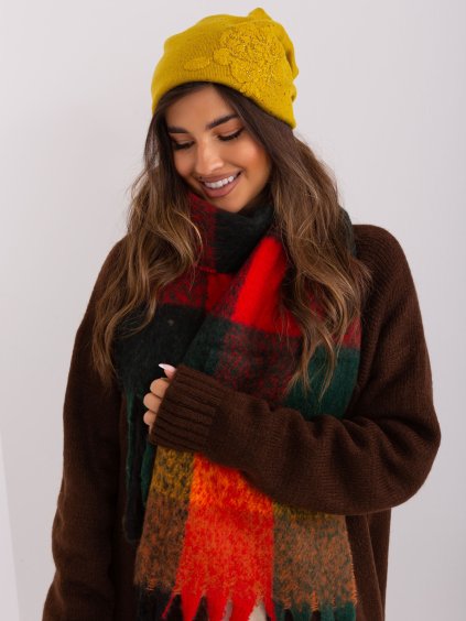 Hořčicová zimní čepice s kamínky