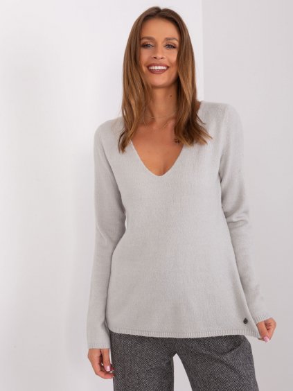 Šedý svetr s výstřihem do V