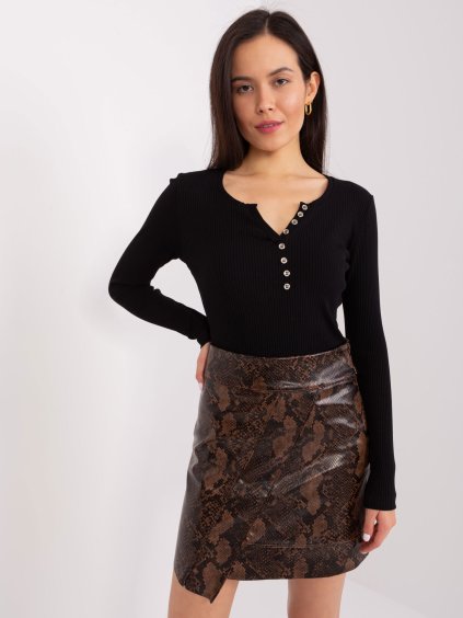 Černé žebrované tričko s výstřihem