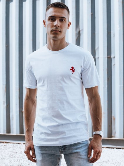 Bílé tričko s drobnou nášivkou