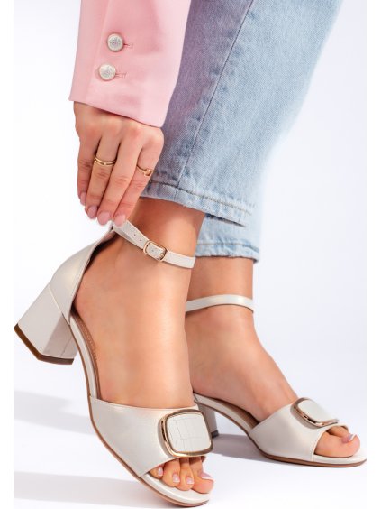 Světle šedé sandály na podpatku