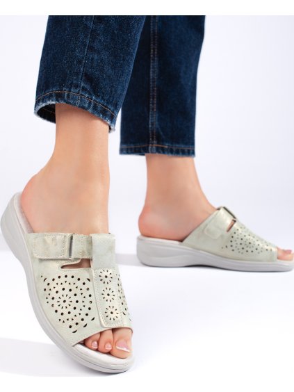 Ažurové světle zelené dámské nazouváky na pohodlném klínku