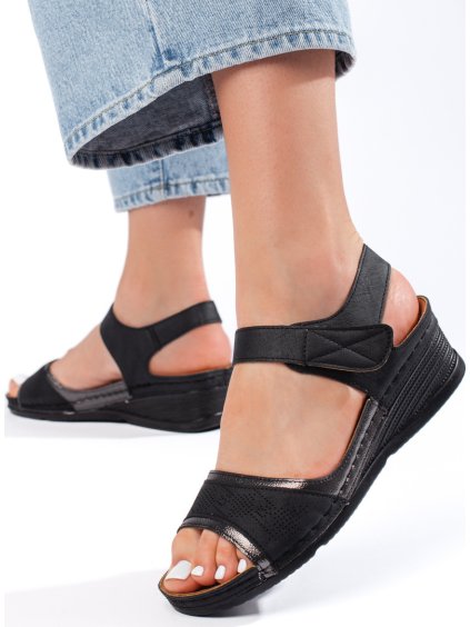 Černé dámské sandály se suchým zipem