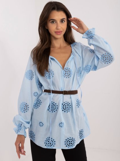 Světle modrá madeirová halenka s nabíranými rukávy