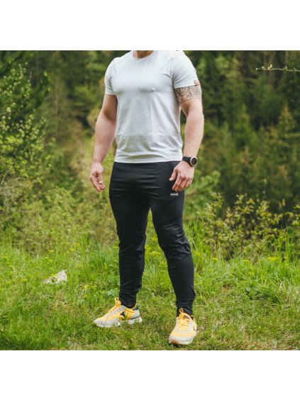 Černé pánské funkční tepláky s kapsami (Velikost S)