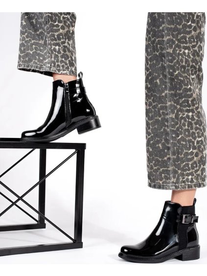 Lakované černé dámské štibletky, podpatek 3,5 cm (Velikost 36)