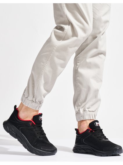 Černé pánské sportovní boty