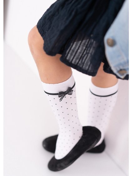 Bílé dívčí podkolenky s puntíky a mašličkou Knittex DR 2410 Emily 40 den (Velikost ONE SIZE, Barva bílá)