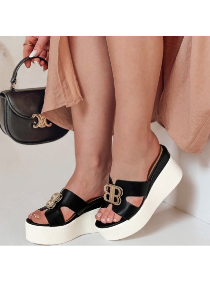 Stylové černé pantofle na vysokém klínku PLATSIMA