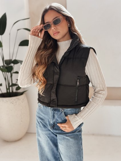 Černá dámská krátká prošívaná vesta s vysokým límcem