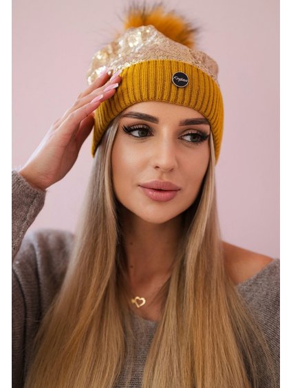 Hořčicová dámská čepice s flitry