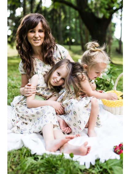 Lehké letní matchy šaty pro mámu a dceru s motivem soviček